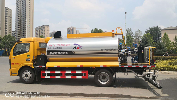 國(guó)六7方全智能瀝青灑布車(chē)